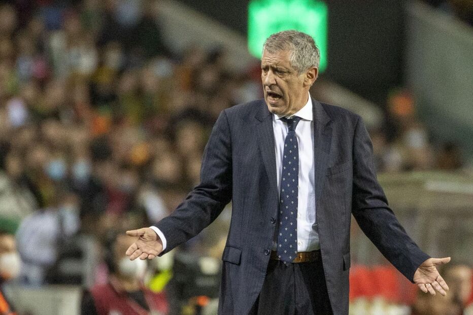 Fernando Santos tornou-se selecionador nacional em setembro de 2014. Em 2016, levou Portugal ao seu primeiro título europeu, após percurso de um ano e nove meses sem derrotas em jogos oficiais