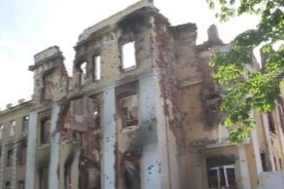 Cidade de Saltofka devastada teme que os russos voltem