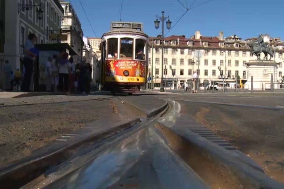 ‘Reis dos elétricos’ detidos em Lisboa com carteira furtada