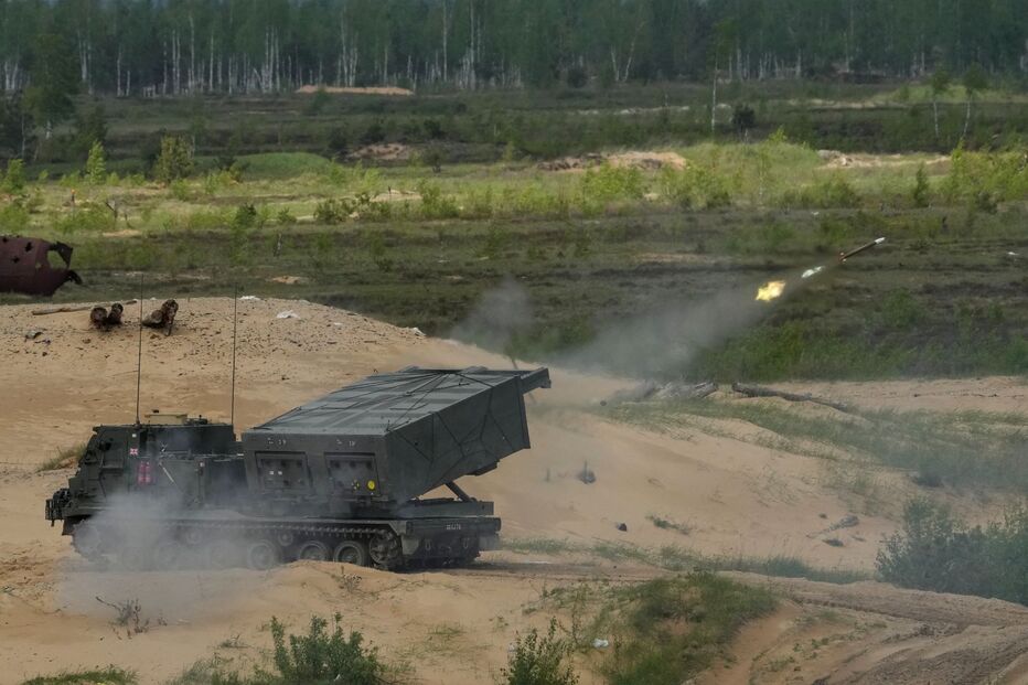 Sistema de disparo de mísseis de longo alcance (MLRS) 