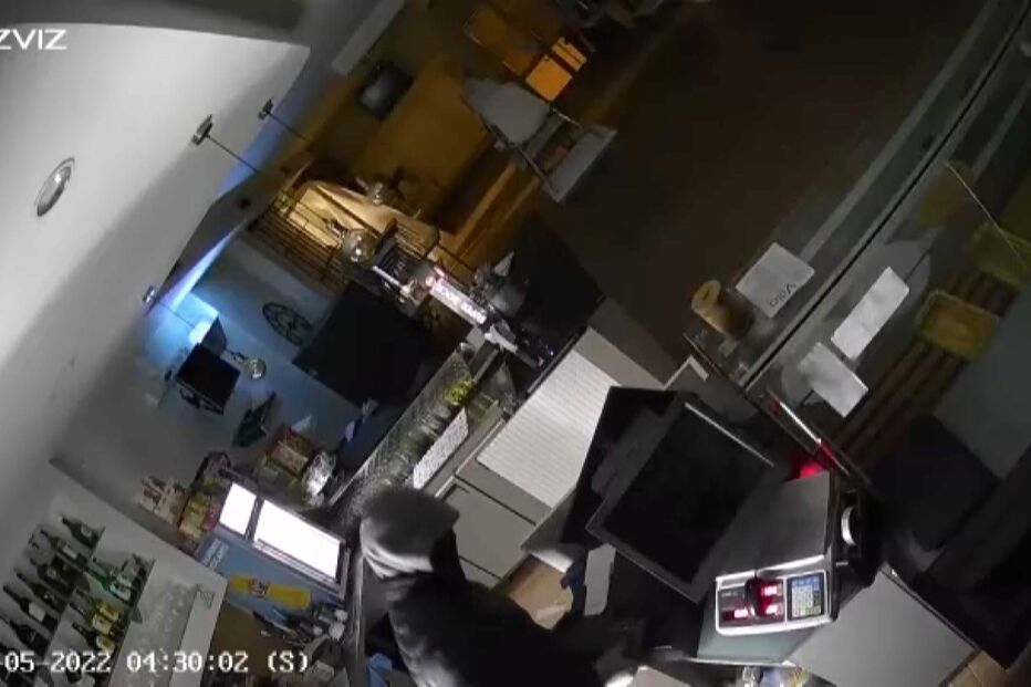 Trio assalta pizzaria na Póvoa de Varzim. Crime registado pelas câmaras de videovigilância