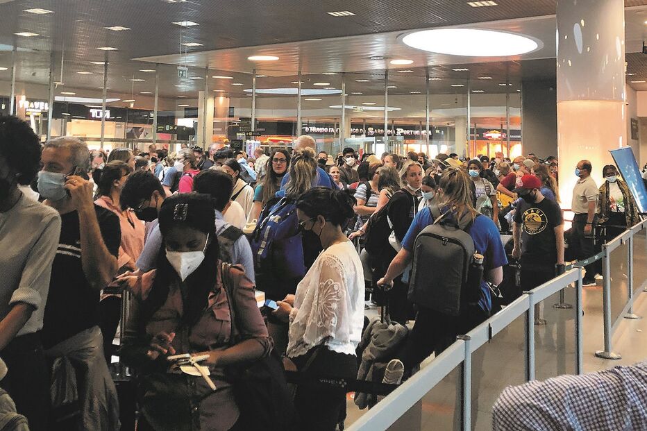aeroporto, lisboa, filas, pessoas