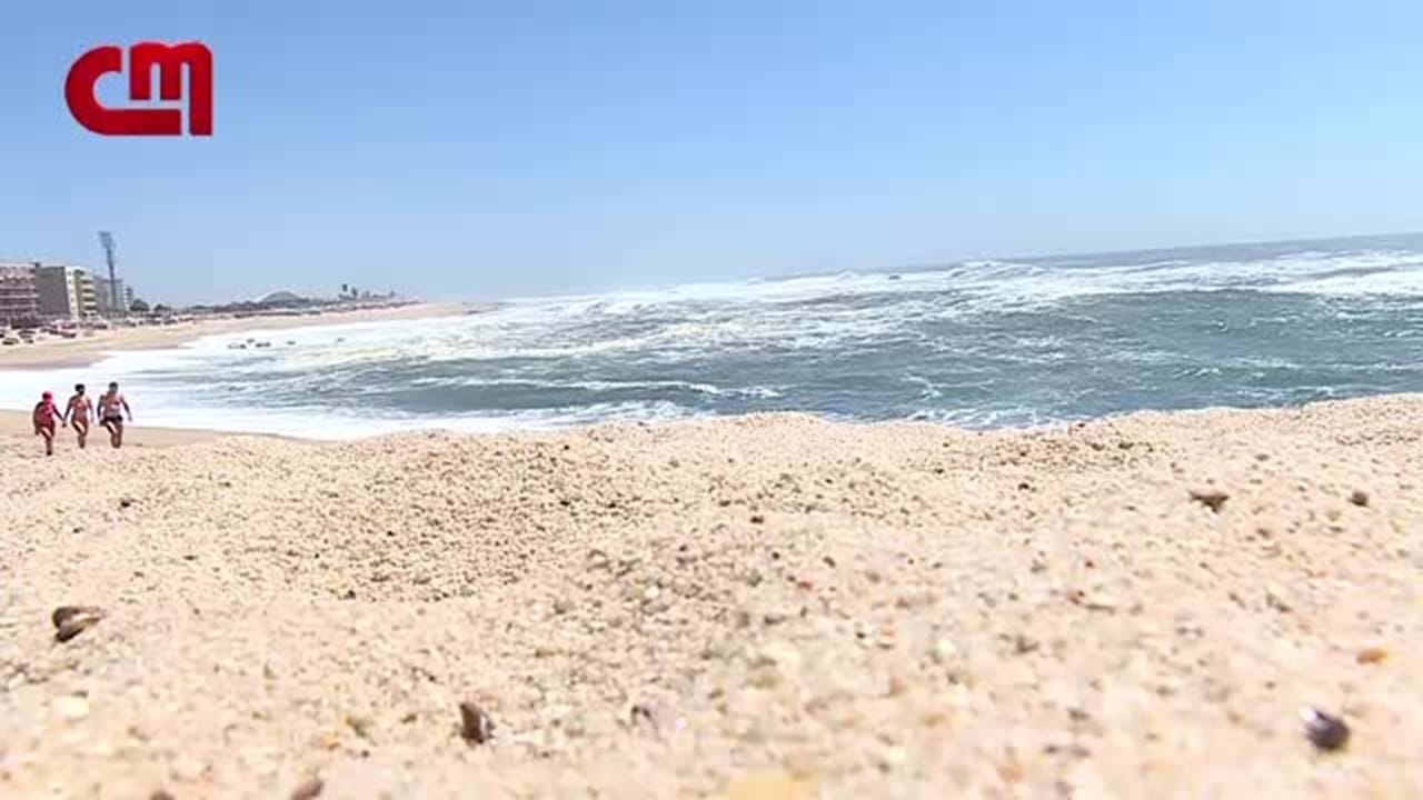 Mulher salva por populares de afogamento no mar da Póvoa de Varzim -  MAIS/Semanário