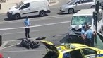 Homem de 25 anos morre em acidente entre mota e carro no centro de Lisboa. Há dois feridos