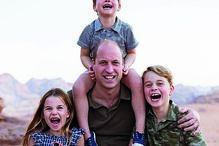 Willim com os três filhos George, Charlotte e Louis