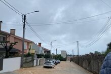 Rebentamento de conduta provoca inundação de garagem em Vila Nova de Gaia