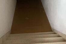 Rebentamento de conduta provoca inundação de garagem em Vila Nova de Gaia