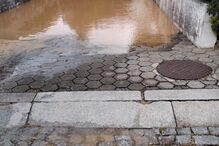 Rebentamento de conduta provoca inundação de garagem em Vila Nova de Gaia