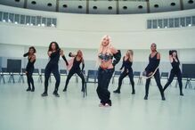 Bárbara Bandeira deu que falar com a sua versão mais ousada no videoclipe da música ‘Oh Não’, lançada no seu dia de aniversário. Seguidores comparam o seu look sensual ao de Kim Kardashian 