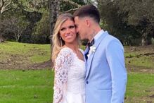 Casal partilhou algumas fotografias e vídeos com momentos da cerimónia  civil, que decorreu no sábado, no estado do Rio Grande do Sul, no Brasil, numa quinta. Três filhos do craque marcaram presença na festa 