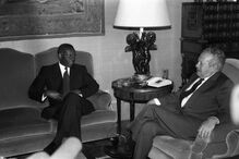 José Eduardo dos Santos e Mário Soares