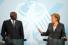 José Eduardo dos Santos e Angela Merkel 