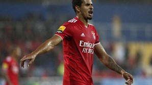 Defesas Lucas Veríssimo e João Victor já integraram treino do Benfica