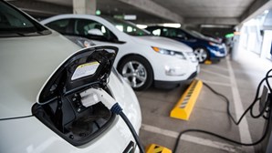 Venda de carros elétricos dispara quase 78% em cinco meses