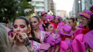 Marchas Populares de Santo António brilham em desfile na Avenida da Liberdade
