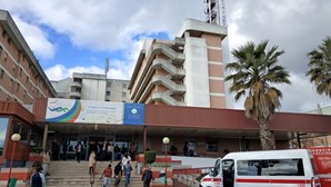 Enfermeira que ia entrar de serviço atropelada à entrada do hospital Garcia de Orta em Almada