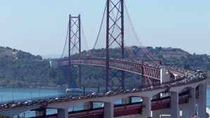 Jovem escala pilar da Ponte 25 de Abril e obriga ao corte do trânsito 
