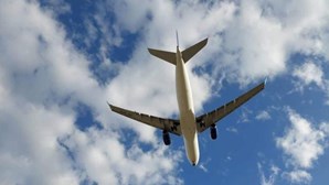 Avião que aterrou de emergência no Aeroporto de Lisboa retoma viagem para Cuba