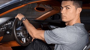 Bugatti de Ronaldo acabou destruído, mas garagem do craque continua recheada com várias ''bombas''