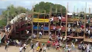 Vídeo mostra momento em que bancada desaba durante tourada na Colômbia