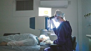 Paciente operado a olho errado em clínica de Coimbra