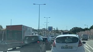 Circulação condicionada e longas filas no IC19 no acesso a Lisboa 