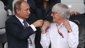 "Levava um tiro por Putin": Magnata da Fórmula 1 Bernie Ecclestone gera polémica ao apoiar presidente da Rússia