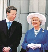 William com a avó, a rainha Isabel II