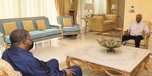 José Eduardo dos Santos foi visitado em março pelo atual Presidente de Angola, João Lourenço. Encontro decorreu na  residência de ‘Zédu’, em Luanda 
