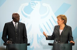 José Eduardo dos Santos e Angela Merkel 
