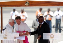 José Eduardo dos Santos e o Papa Bento XVI