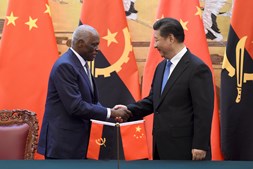 José Eduardo dos Santos e Xi Jinping 