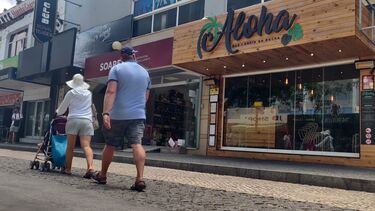 Rede de carteiristas furta dezenas de telemóveis na Praia da Rocha