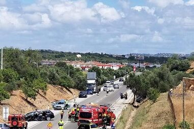 Dois feridos em colisão entre dois carros em Albufeira
