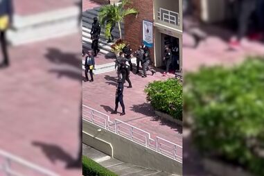 O momento da detenção do suspeito de matar ministro do Ambiente da República Dominicana