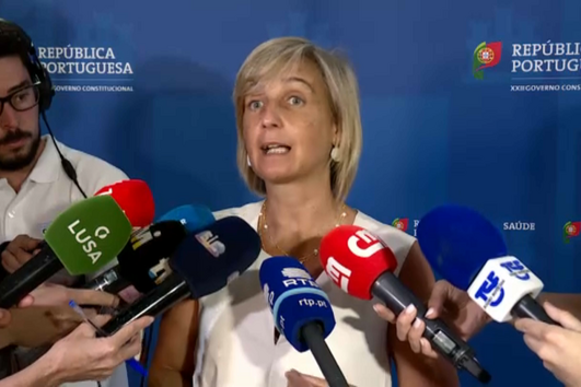 Ministra da Saúde promete mais médicos para resolver caos nos hospitais