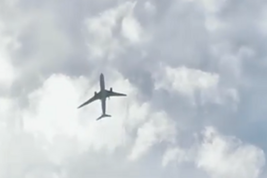 Pânico nos céus: 388 turistas passam duas horas e meia 'às voltas’