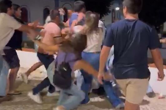 Grupo de jovens envolve-se em cenas de pancadaria durante festa