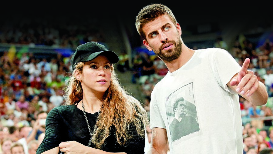 Shakira e Piqué. Ela tem 45 anos, ele 35. A relação dos dois durou 11 anos e dela resultaram dois filhos. Agora, o amor chegou ao fim 