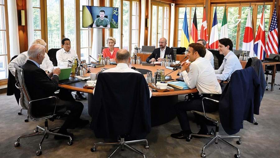 Zelensky discursou por videoconferência na Cimeira do G7
