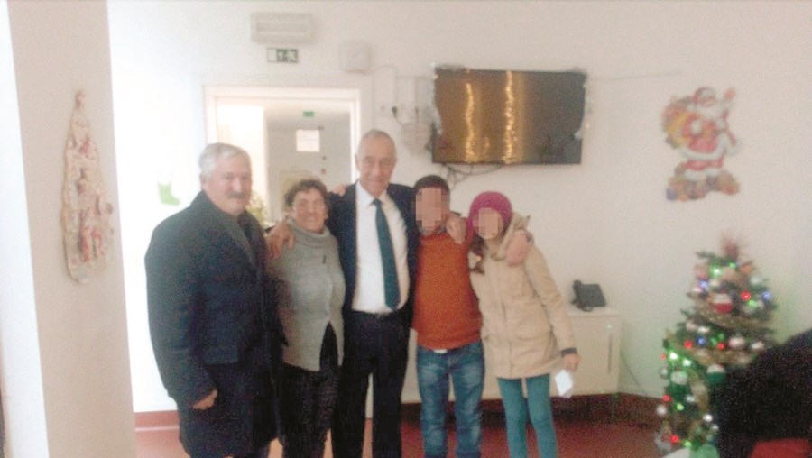 Artur Tomás, avô materno de Jéssica, partilhou na internet fotografia com Presidente da República e parte da família 