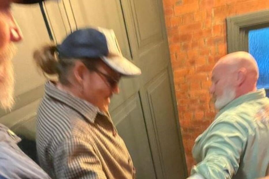 Johny Depp gravado num bar em New Castle, Inglaterra