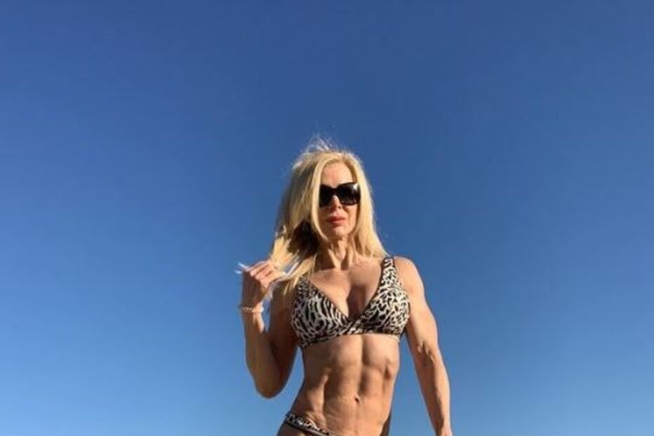 Lesley, de 64 anos, exibe a forma física nas redes sociais