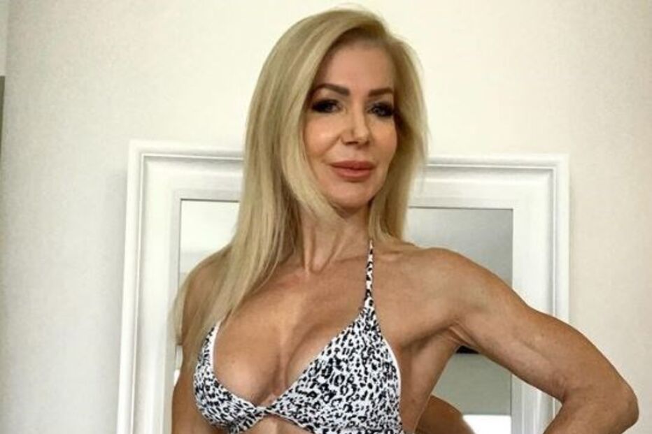 Lesley, de 64 anos, exibe a forma física nas redes sociais