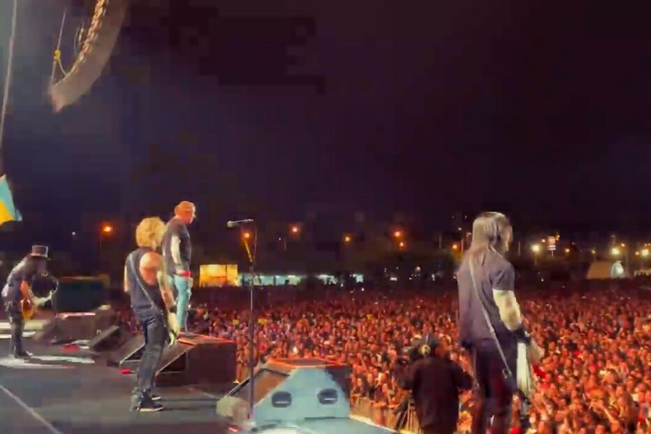 Guns N'Roses prestam homenagem à Ucrânia durante concerto em Lisboa