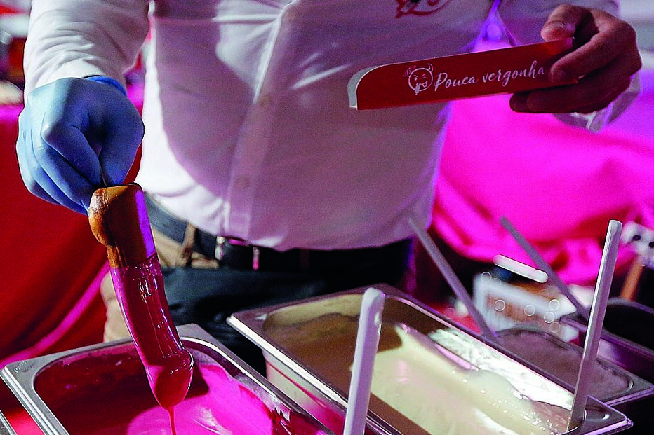 Salão Erótico, porto