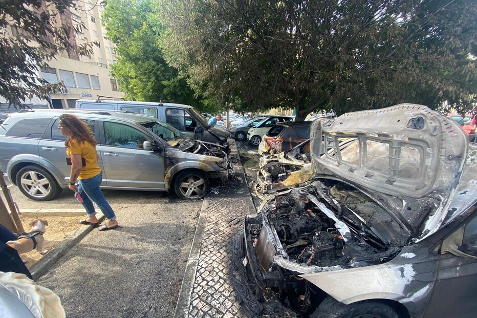 carros, fogo, destruição, Sacavém