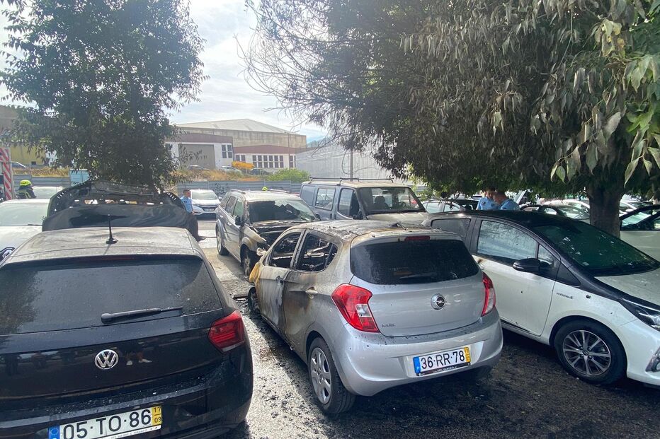 carros, fogo, destruição, Sacavém