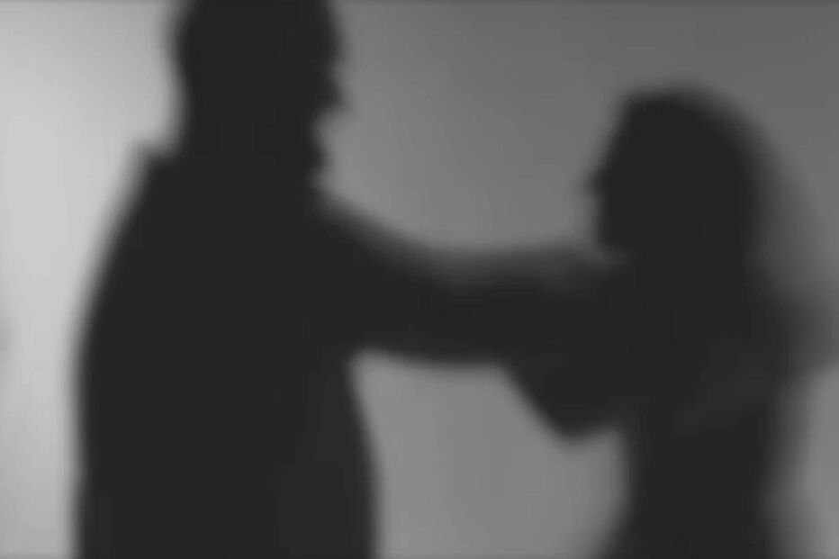 Homem abusa e espanca namorada e enteados em Almada