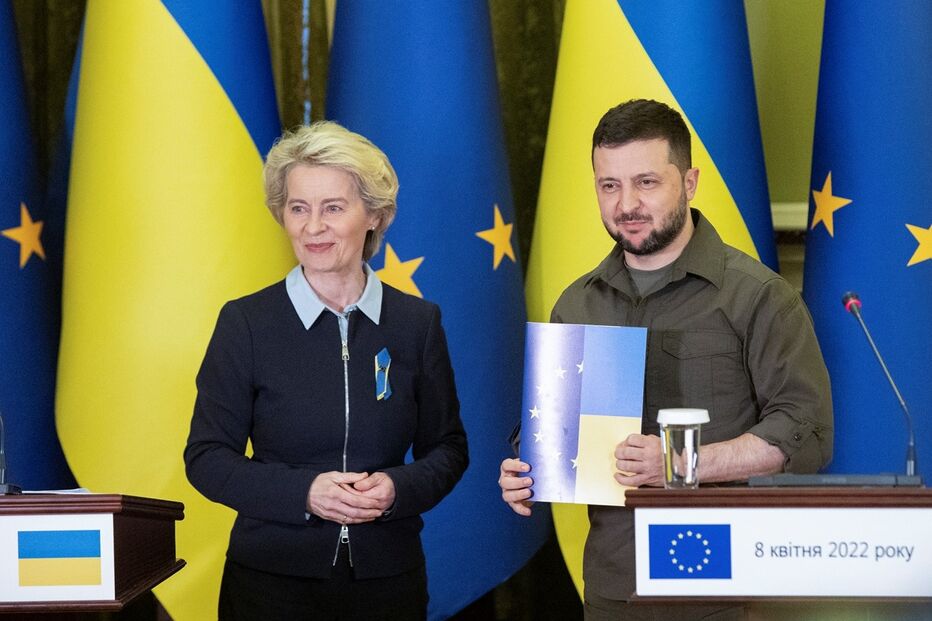 Von der Leyen com Zelensky durante visita a Kiev